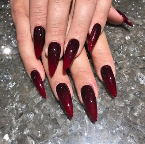 Black And Red Nail Designs, Vampire Nails, Black Ombre Nails, Nails Round, Red Ombre Nails, Long Red Nails, Witchy Nails, Gothic Nails, Goth Nails