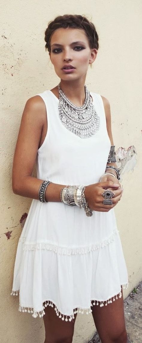 Fashion trends | White boho dress with braid crown and oversized silver accessories Tiered Dress Outfit, White Tiered Dress, Ethno Style, Boho Statement Necklace, Mode Hippie, Outfit Classy, White Boho Dress, Mode Boho, Boho Dresses