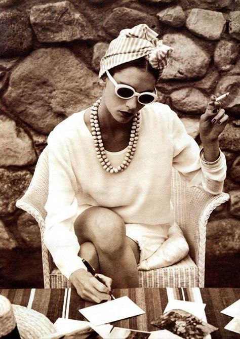 . Photography Layout, White Sunglasses, Jane Birkin, Looks Street Style, Trending Sunglasses, Moda Vintage, Look Vintage, White Photo, Kate Moss