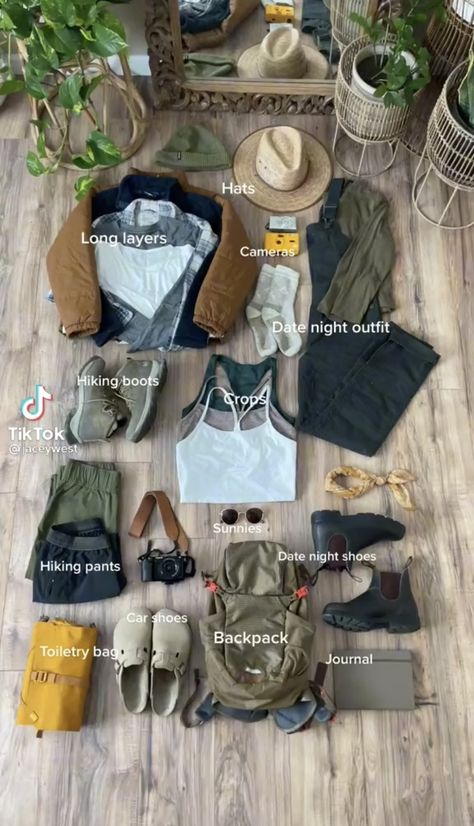 Camping Trip Outfits, Camping Capsule Wardrobe, Camping Outfits Fall, What To Wear Camping, Outdoor Camping Outfits, Outdoor Fits, Winter Camping Outfits, Wander Outfit, Granola Girl Outfits