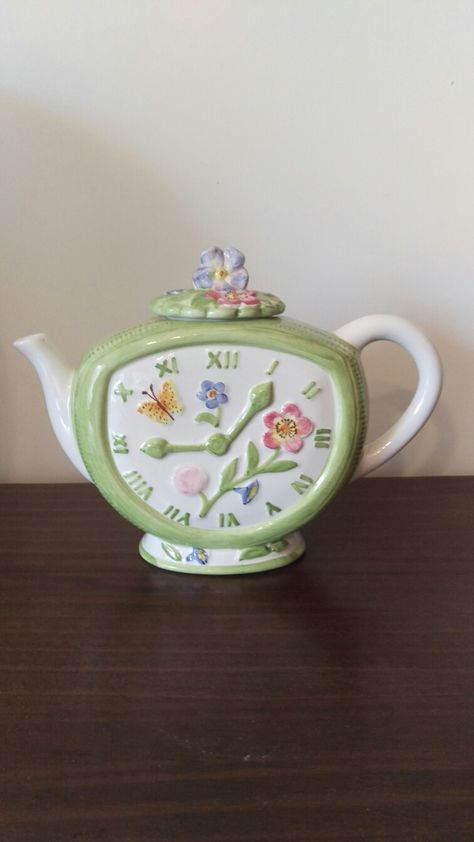 Cute Designs For Pottery, Cute Teapot Aesthetic, Handmade Ceramic Tea Set, Cute Teapot, Novelty Teapots, Teapots Unique, Ceramics Art, Tanah Liat, Keramik Design