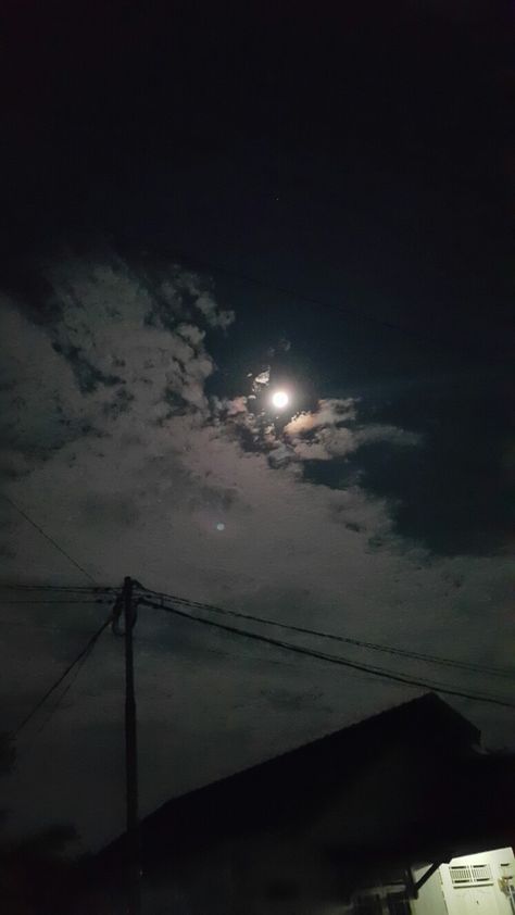 Night Moon Images, Rainy Sky, Moonlight Photography, Night Sky Photography, Sky Images, Cool Pictures For Wallpaper, Sky Photography Nature, Night Moon, Moon Pictures