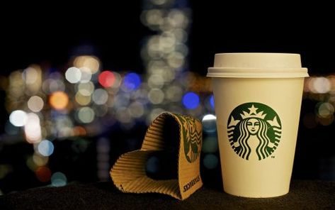 Photo of Starbucks Wallpaper in Close Up Cup Aesthetic Starbucks Wallpaper, Starbucks Wallpapers, Starbucks Background, Iced Coffee Aesthetic, Aesthetic Starbucks, Starbucks Wallpaper, Starbucks Drinks Diy, Iced Starbucks Drinks, Starbucks Menu