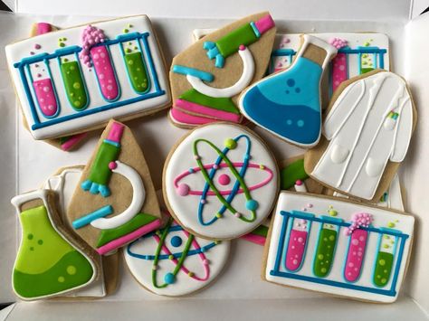 Profesor de quimica                                                  … Cookies Decorated Birthday, Science Cake, Science Fair Projects Boards, Scientist Birthday, Super Cookies, Birthday Sweets, Science Decor, Science Birthday, Birthday Baking