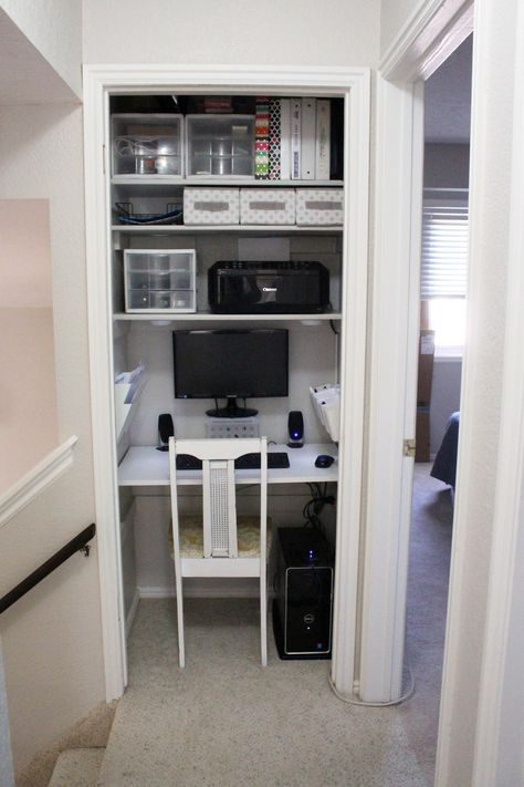 Small Closet Desk, Closet Turned Office, Closet Office Ideas, Cupboard Office, Office Cupboard, Closet Desk, Tiny Home Office, Airing Cupboard, Home Office Closet