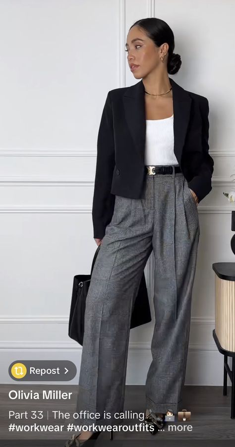 Grey Pants Street Style, Grey Pantsuit Women, Wide Grey Trousers Outfit, Business Casual Outfits Gray Pants, Women Gray Pants Outfit, Gray Pant Outfits For Women, Gray Pants Outfit Women, Blazer Grigio Outfit, Gray Pants Work Outfits Women