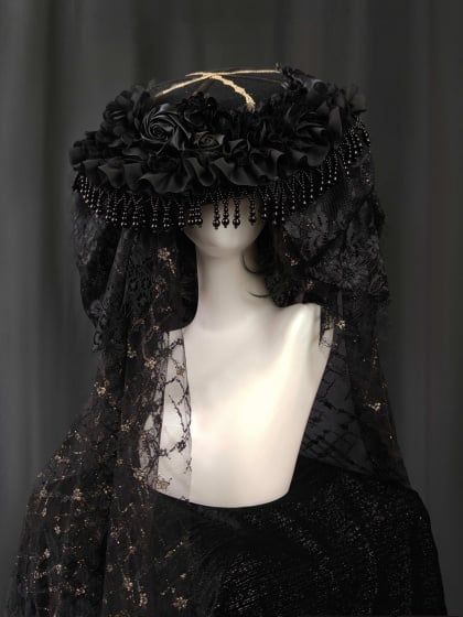 Black Gothic Gorgeous Floral Design Hat with Veil Black Dress And Veil, Japanese Veil Hat, Object Refrences, Mother Spore, Hats With Veils, Veil And Crown, Plus Size Goth Fashion, Gothic Veil, Black Hat Fashion