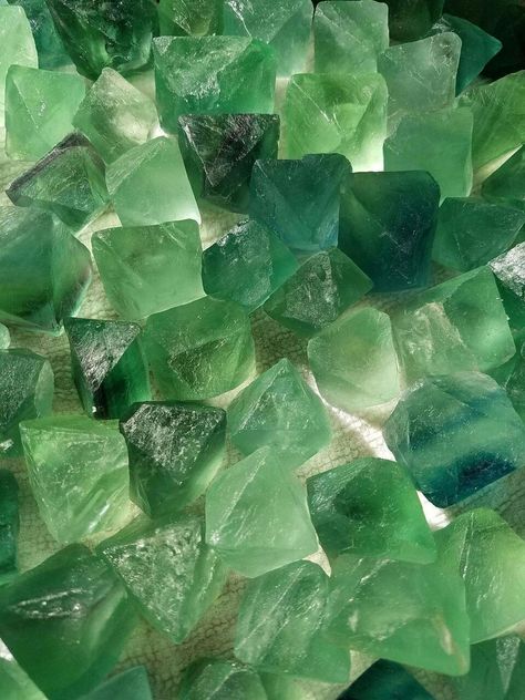 Verde Jade, Green Quotes, Stone Wallpaper, Dark Green Aesthetic, Relaxing Colors, Green Power, Green Gems, Crystal Wedding, Green Aesthetic