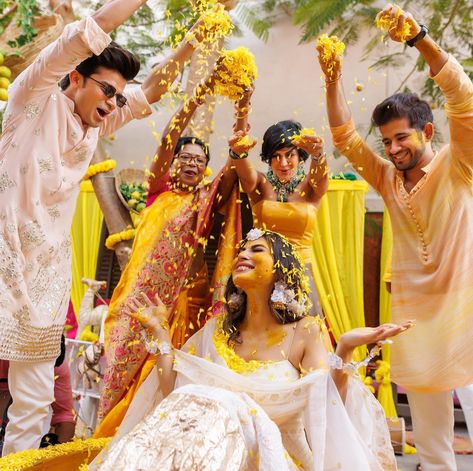 Haldi Photography Ideas, Funny Wedding Poses, Haldi Poses For Bride, Haldi Photoshoot, Haldi Ceremony Outfit, Indian Bride Photography Poses, Indian Wedding Poses, Bride Photos Poses, Bridal Photography Poses