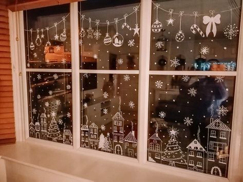 Christmas Window Display Ideas Home, Xmas Window Painting, Christmas Window Drawing, Christmas Window Stencils, Window Drawings, Christmas Window Painting, Christmas Window Display, Winter Window, Christmas Chalkboard