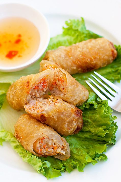 Egg Rolls Vietnamese, Cha Gio Vietnamese, Vietnamese Egg Rolls Recipe, Vietnamese Egg Roll Recipe, Thai Egg Rolls, Cha Gio Recipe, Chinese Fondue, Vietnamese Spring Rolls Recipe, Vietnamese Egg Rolls