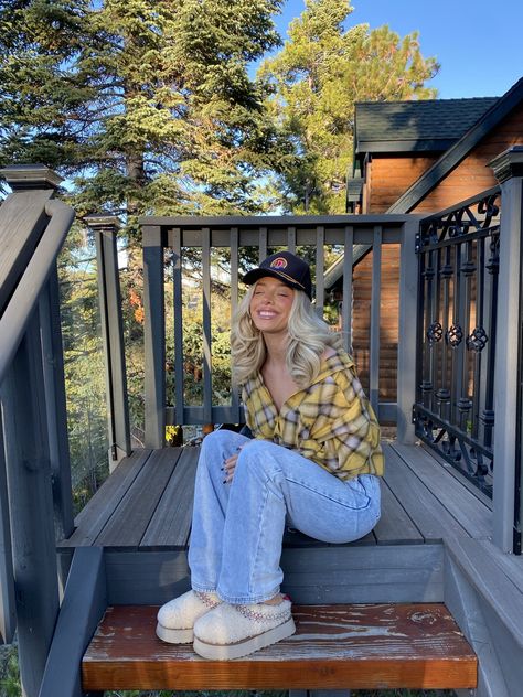 Delaney Childs Winter Outfits, Maximalist Outfit Ideas, Cute Skirt Outfit, Hat Outfit Winter, Night Dinner Outfit, Maximalist Outfit, Trucker Hat Outfit, Delaney Childs, Cute Outfits Casual