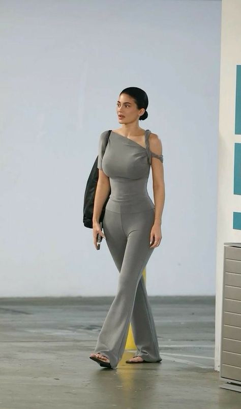 Kylie Jenner Khy Outfit, Kylie Jenner New Style, Khy By Kylie Jenner, Khy Kylie Jenner, Kylie Jenner Outfits 2024, Khy Clothing, Khy Dress, Kylie Jenner 2024, Kylie Jenner Style Outfits