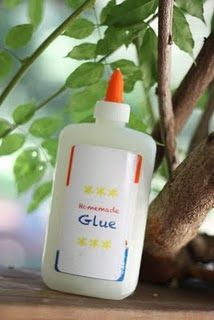 Homemade glue!  water+corn syrup+corn starch+vinegar! Homemade Glue, Glue Recipe, Homemade Crayons, Bubble Mix, Diy Glue, Crafting Recipes, Homeschooling Resources, Homemade Art, Elmer's Glue