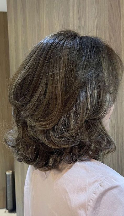 Hairstyles Asian, Dreads Hairstyles, 60s Women, Hair Inspiration Short, Hairstyles For Layered Hair, Haircuts For Wavy Hair, Short Layered Haircuts, Women's Hairstyles, Haircuts For Medium Hair