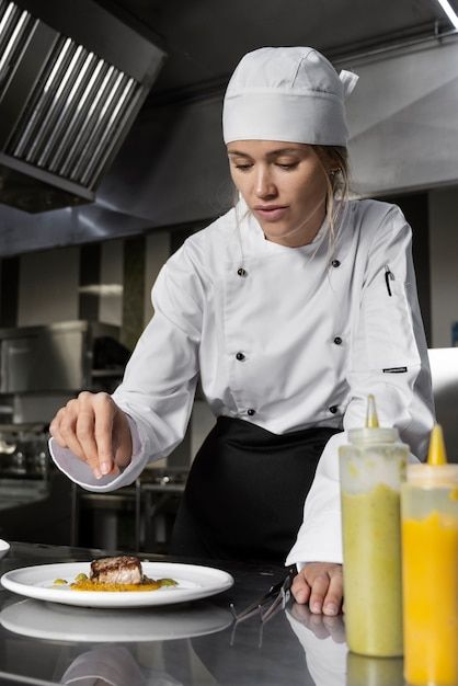 Chef Dress, Chef Pictures, Chef Jobs, Chef Work, Man Cooking, Chef Clothes, Chef Uniform, Female Chef, Private Chef