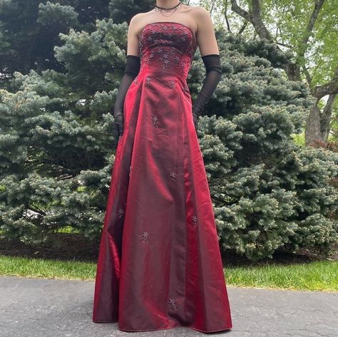 Prom Goth, Goth Prom Dress, Story Script, Medieval Things, Formal Ideas, Prom 2024, Tulle Evening Dress, Prom Dresses Gowns, Evening Dress Floor Length