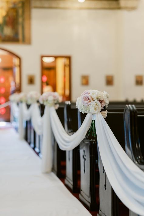 Church Pew Wedding Decorations, Church Pew Flowers, Church Pew Wedding, Church Wedding Decorations Aisle, Church Pew Decorations, Simple Church Wedding, Wedding Pew Decorations, Church Aisle Decorations, Wedding Church Aisle