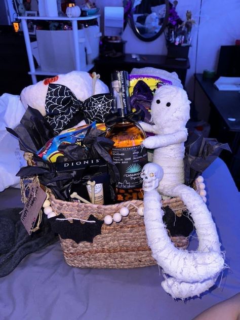 Boo Basket Idea For Boyfriend, Bratz Gift Ideas, Boo Basket Aesthetic, Halloween Boo Basket Ideas For Boyfriend, Spooky Baskets For Him, Mens Boo Basket, Spooky Basket For Bf, Spooky Basket Ideas For Boyfriend, Spooky Basket For Him