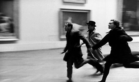 Bande à part / Band of Outsiders (Jean-Luc Godard, 1964) Antoine Bourdelle, Francois Truffaut, Movie Talk, Bambi Disney, French New Wave, Anna Karina, Black And White Movie, Jean Luc Godard, Septième Art