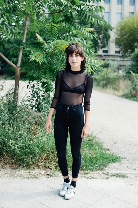 Name: JasmineAge: 26Job: Fashion Design Student  #refinery29 http://www.refinery29.com/berghain-berlin-street-style-pictures#slide-18 Italian Street Style, Berlin Street Style, Outfits Nightclub, Berlin Fashion Street, Techno Outfit, Techno Fashion, Famous Outfits, Rave Fashion, Berlin Fashion