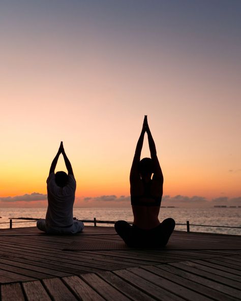 Couple Meditating Together Aesthetic, Stretch Aesthetic, Meditation Photo, Yoga Class Aesthetic, Stretching Aesthetic, Yoga Instructor Aesthetic, Yoga Beach, Yoga Retreat Aesthetic, Yoga On The Beach