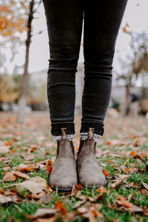 How to Style Blundstone Boots | Sharing My Sole Fall Outfits Women Blundstone, How To Style Blundstones With Jeans, Blundstone Lace Up Boots, Jeans And Blundstones Outfit, Blundstone With Leggings, Outfits With Blundstone Boots Women, Blind Stone Boots Outfit, What To Wear With Blundstone Boots, Blundstone Boots Outfit Women