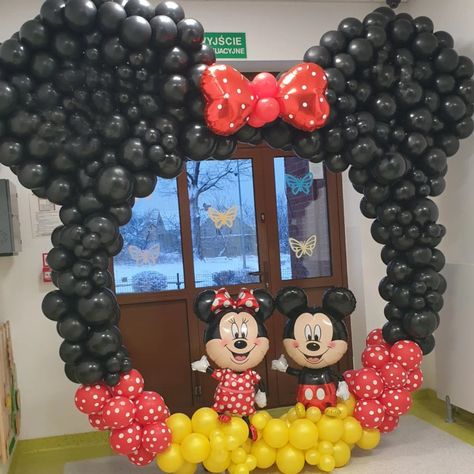 Balloon decoration inspired Minnie and Mickey mouse.
Balony myszka Minnie i Micky Mickey Mouse Balloon Arch, Mickey Mouse Clubhouse Birthday Party Decorations, Balloon Flower Decorations, Γενέθλια Mickey Mouse, Minnie Mouse Birthday Theme, Minnie Mouse Birthday Party Decorations, Arch Balloon, Mickey Mouse Decorations, Mickey Mouse Balloons