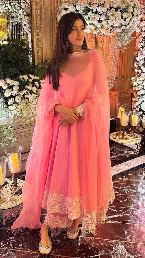 Pink Suits Women, Shanaya Kapoor, Desi Couture, Birthday Dress Women, Desi Outfits, Indian Outfits Lehenga, Unit Design, Celebrity Casual Outfits, Satin Fashion