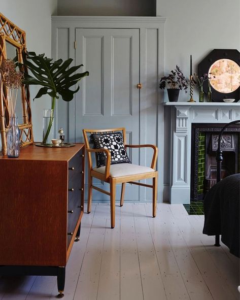 Dusted blue walls interior with painted door Edwardian House Interior, Victorian Terrace Interior, White Floorboards, Dix Blue, Terrace Interior, Blue Paint Color, Earthy Home Decor, 1930s House, Celestial Blue