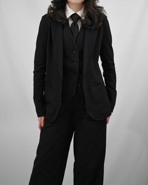 Suit Tomboy Style, Black On Black Suit Women, Black Three Piece Suit Women, Suit And Tie For Women Aesthetic, Women In Suits Homecoming, Prom Ideas Suits Women, Masc Women Hoco Outfits, Women Is Suits Prom, Prom Outfit For Tomboys