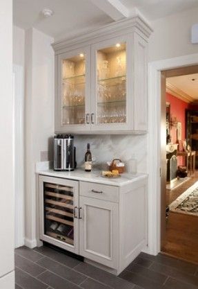 dry bar to add onto current kitchen cabinets Dry Bar Ideas, Butlers Pantry, Coffee Bar Home, Home Bar Designs, Diy Kitchen Storage, Dry Bar, Custom Kitchens, Counter Tops, Traditional Kitchen