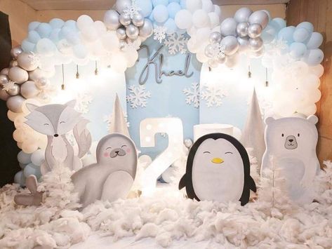 Polar Bear Shower Ideas, Artic Animal Party, Artic Theme Party, Polar Bear Themed Baby Shower Ideas, Artic Birthday Party Ideas, Penguin Birthday Theme, Penguin Baby Shower Theme, Polar Bear Baby Shower Theme, Penguin Birthday Party Decorations