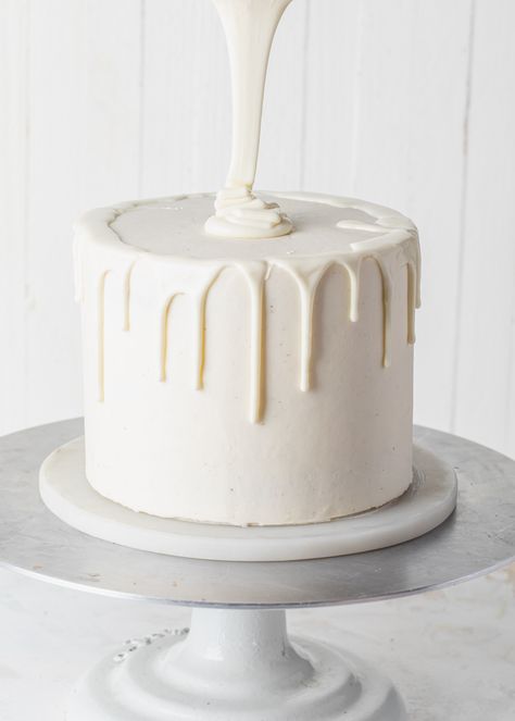 White Chocolate Drip - Style Sweet Choc Drip Cake, White Chocolate Drip Cake, Chocolate Ganache Drip Cake, White Chocolate Drip, Drip Cake Recipes, Easy Chocolate Ganache, Drip Style, Chocolate Ganache Recipe, White Birthday Cakes