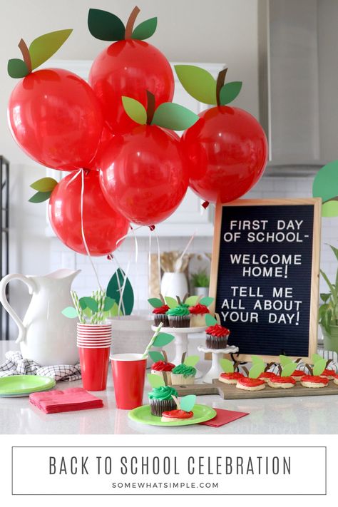 Start the new school year off on the right foot with a fun gathering with friends! Here are 15 Back to School Party Ideas to help spark some creativity! #BackToSchool #Party #Ideas via @somewhatsimple Back To School Celebration, Back To School Breakfast, School Breakfast, Show Da Luna, Back To School Party, School Celebration, 1st Day Of School, School Party, School Pictures