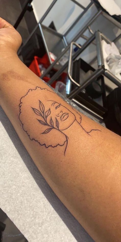 Tattoo Inspiration, Afro Tattoo, Black People Tattoos, Wrist Tattoos Words, Pretty Flower Tattoos, Artsy Tattoos, Black Girls With Tattoos, Tattoos For Black Skin, Best Tattoos For Women