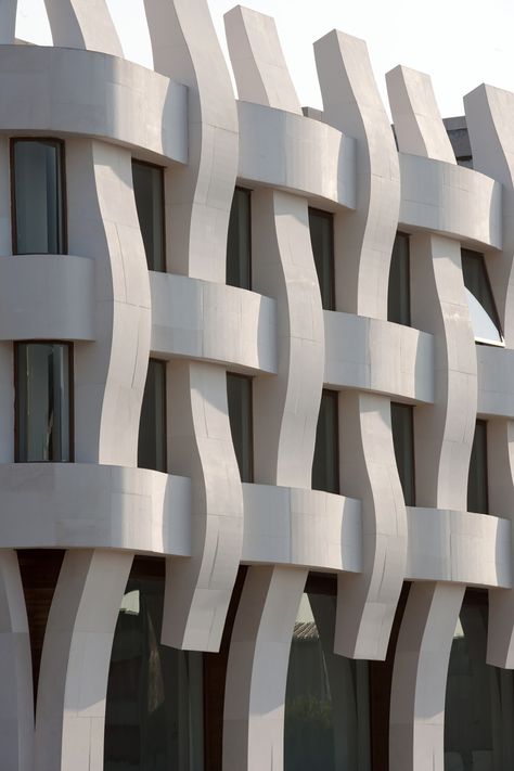 Gallery of Argul Weave / BINAA + Smart-Architecture - 32 Photography Studio Architecture, Layers In Architecture, Second Skin Architecture, Architecher Design, Architectural Facade Design, Texture In Architecture, Overlapping Architecture, Line In Architecture, Undulating Architecture