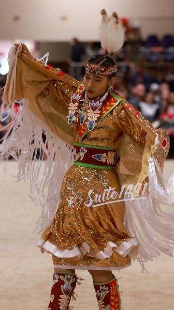 Jingle Dress Dancer, Powwow Dancers, Fancy Shawl Regalia, Powwow Beadwork, Powwow Outfits, Fancy Shawl, Native Outfits, Native American Dance, Native American Actors