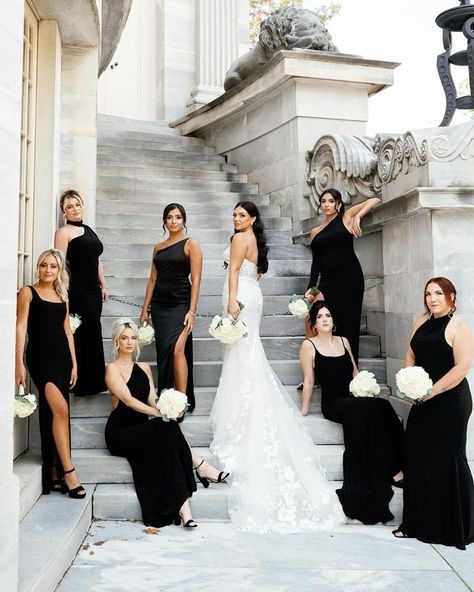 - Check more at https://howcandothis.com/weddingideas/113937/ Bridal Party Shots Picture Ideas, Serious Bridal Party Photos, Bridesmaid Photos With Bride, Wedding Photoshoot Bridal Party, Black Tie Wedding Family Photos, Bridal Party Winter Wedding, Old Money Bridal Party, Moody Bridal Party Photos, Black Dress Bridal Party Photos