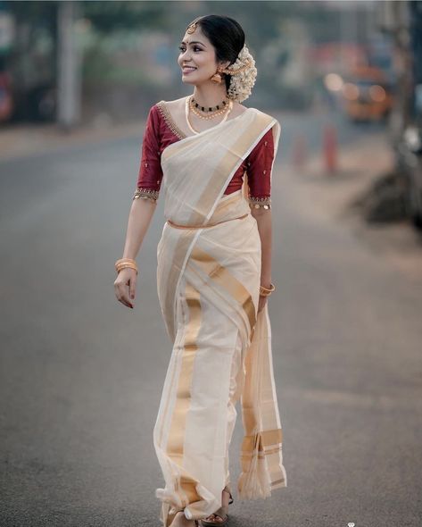 Kerala Simple Bride, Kerala Set Saree Blouse Designs Latest, Set Mundu Kerala Bride, Malayalam Wedding, Set Saree Kerala, Temple Shoot, Kerala Sari, Kerala Kasavu Saree, Kerala Wedding Saree