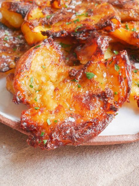 Smashed Potatoes Recipe, Crushed Potatoes, Crispy Smashed Potatoes, Potato Recipes Side Dishes, Potato Sides, Smashed Potatoes, Potato Side Dishes, Crispy Potatoes, Potato Dishes