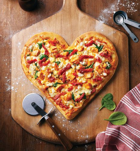 Here Are All The Places You Can Order Heart-Shaped Pizza For Your Valentine This YearDelish Valentines Day Pizza, Valentine Pizza, Shaped Pizza, Heart Shaped Food, Pizza Shapes, Heart Shaped Pizza, Cute Pizza, New York Style Pizza, Pizza Day