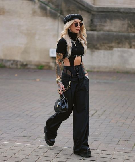 Corset Trousers, Berlin Rave Fashion, Berlin Rave, Black Outfit Edgy, Techno Outfit, Goth Chic, Edgy Outfit, Hippie Grunge, Punk Chic