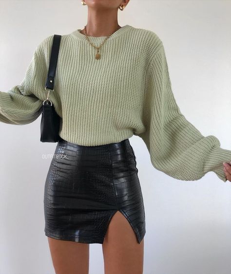 Pullover With Skirt Outfit, Skirt And Pullover Outfit, Oversized Jumper And Skirt Outfit, Oversized Sweater And Skirt Outfit, Jumper And Skirt Outfit, Skirt And Jumper Outfit, Jumper Skirt Outfit, Mini Skirt And Sweater Outfit, Autumn London