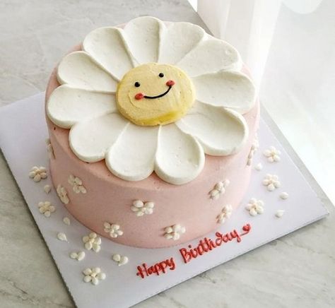 Small Cake Designs, Birthday Tart, Toddler Birthday Cakes, Flower Cake Design, Cake Designs For Kids, Buttercream Cake Designs, Big Cake, Daisy Cakes, Birthday Cake With Flowers