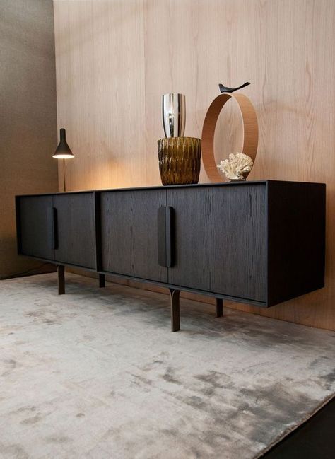 Mid Century Modern Living Room Design, Luxury Sideboard, Sideboard Modern, Sideboard Decor, Credenza Design, Luxury Furniture Design, Mid Century Modern Living Room, Room Deco, Sideboard Designs