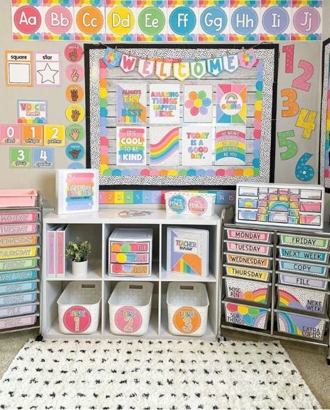 bright classroom decorations Carebear Classroom Theme, Welcome Bulletin Board Ideas For School, Bulletin Board Preschool, Classroom Decor Rainbow, Homeschooling Room, Bright Classroom Decor, Preschool Classroom Themes, Classroom Decoration Ideas, Kindergarten Classroom Themes