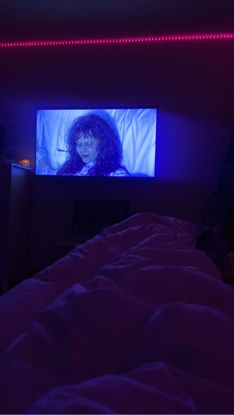 Rooms At Night Aesthetic, Watching A Movie In Bed Aesthetic, Horror Movie Date Night Aesthetic, Movie Pics Aesthetic, Tv Watching Room, Fake Sleepover Snaps, Watching Tv Aesthetic Night, Couple Sleepover Aesthetic, Aesthetic Room At Night