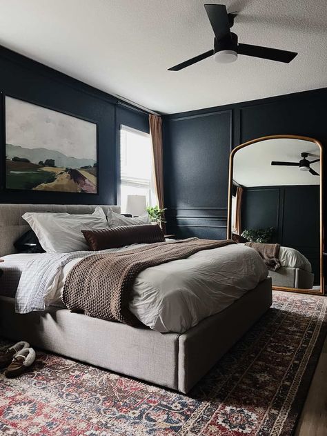 Dark and cozy bedroom with wall trim Modern Dark Master Room, Brown Grey Black Bedroom, Iron Ore Shiplap Wall, Charcoal Accent Wall Bedroom, Charcoal Bedroom, Bedroom Decor Dark, Setting Inspiration, Moody Bedroom, Dark Bedroom