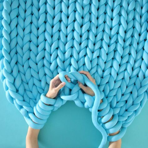 Braid Blanket, Arm Crocheting, Homemade Blankets, Crochet Blanket Diy, Diy Knit Blanket, Arm Knit, Arm Knitting Blanket, Hand Knit Blanket, Chunky Knitting